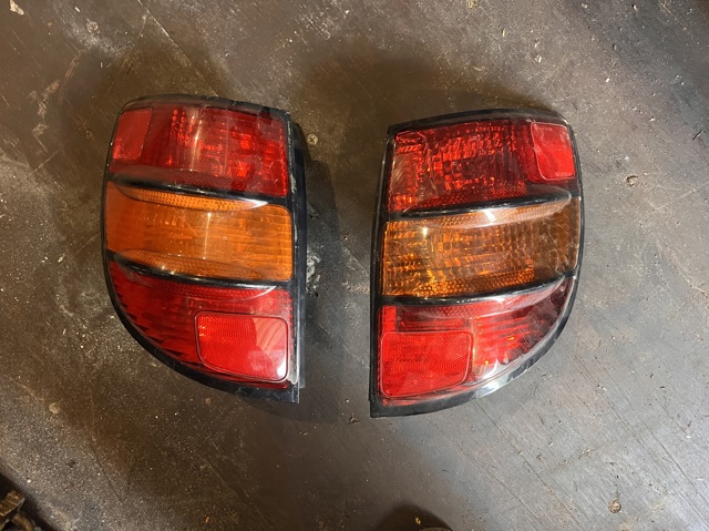 Ліхтар задній правий Pontiac Vibe