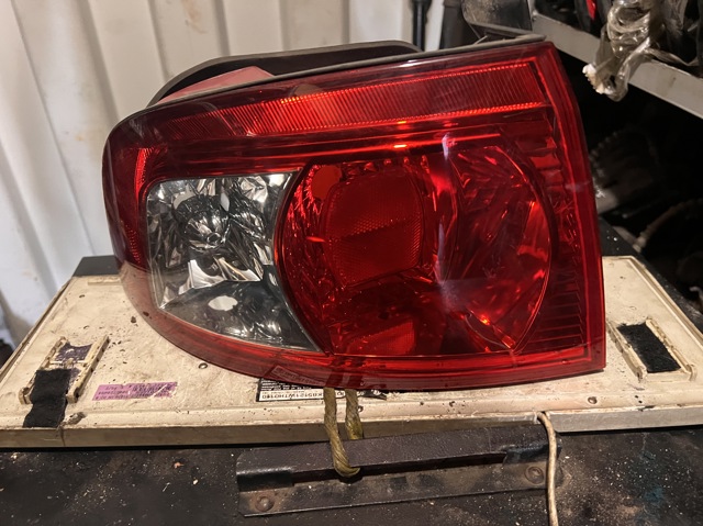 Задній лівий зовнішній ліхтар 924013C110 HYUNDAI