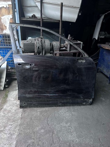 Пасажирські передні двері 95853101200GRV VAG