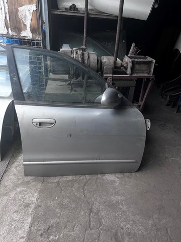 Пасажирські передні двері 96270897 GM