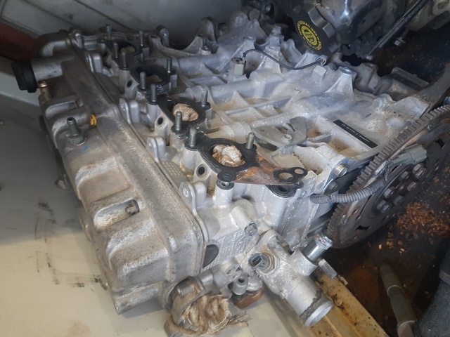 Двигун у зборі J20A SUZUKI
