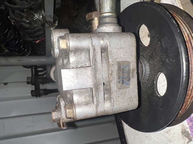 Насос гідропідсилювача керма (ГПК) MR512729 MITSUBISHI