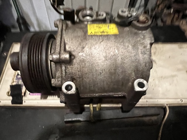 Компресор холодоагенту MR568402 MITSUBISHI