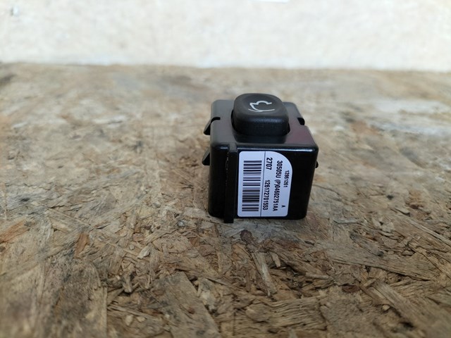 Кнопка приводу замка задньої 3/5 двері (ляди) 04602751AA CHRYSLER