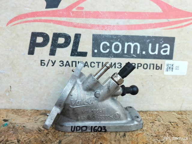 Патрубок дросельний 04L128637B VAG
