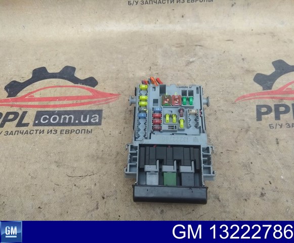 Коробка запобіжників 13222786 GM