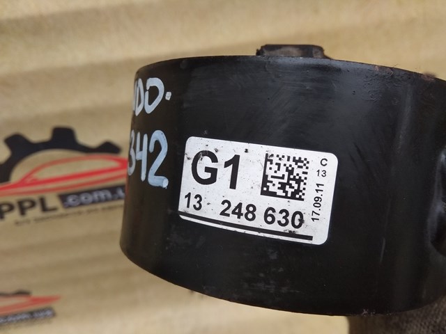 Задня опора двигуна 13248630 GM