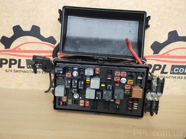Коробка запобіжників 13275881 GM