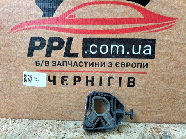 Подушка кріплення радіатора верхня 1K0121367C VAG