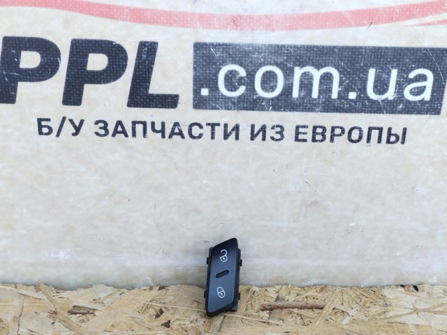Кнопка блокавання дверей 1K0962125B VAG