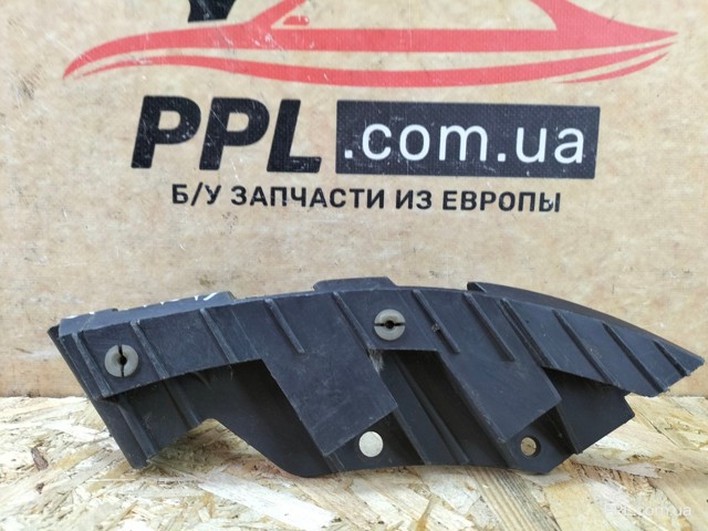 Ліве кріплення заднього бампера 1P0807377 VAG