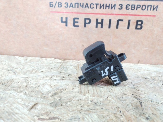 Кнопка підйомника заднього скла 25411JD000 NISSAN