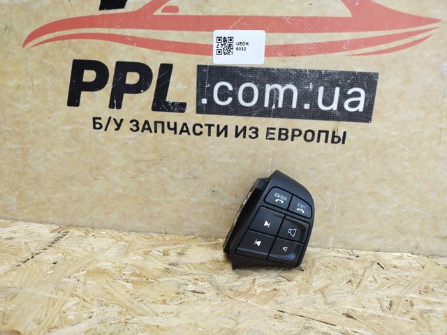 Блок кнопкових перемикачів кермового колеса 30739640 VOLVO