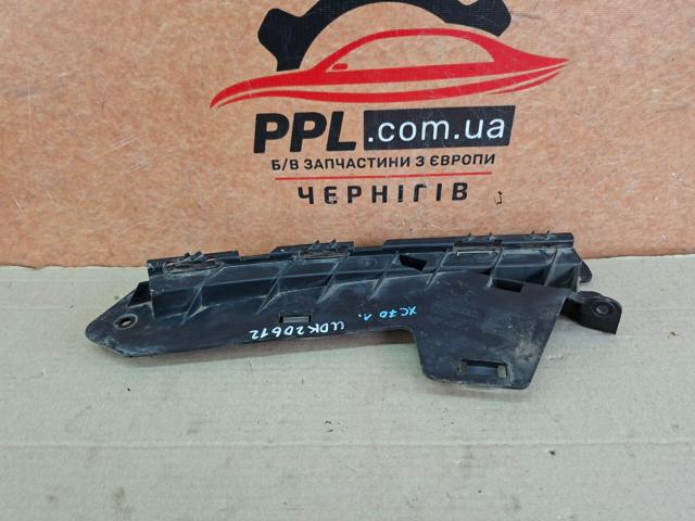 Ліве кріплення переднього бампера 30796387 VOLVO