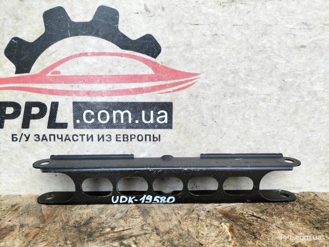 Важіль/тяга задньої підвіски подовжній нижній, лівий/правий 33326763477 BMW