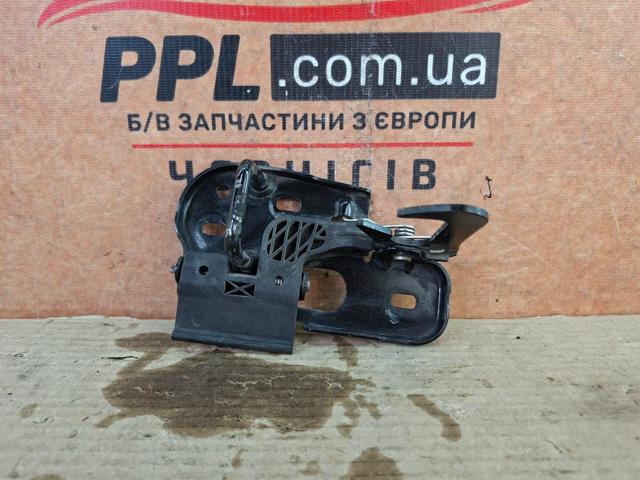 Навішування і упор капота 3C0823480 VAG