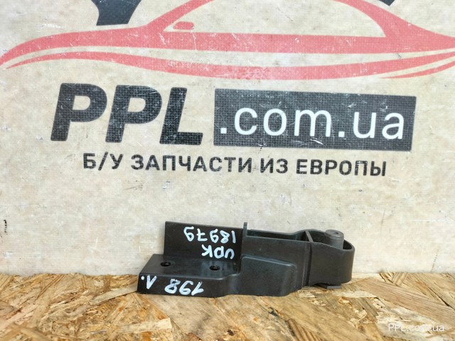 Кронштейн бампера переднього, зовнішній лівий 4F0807771 VAG