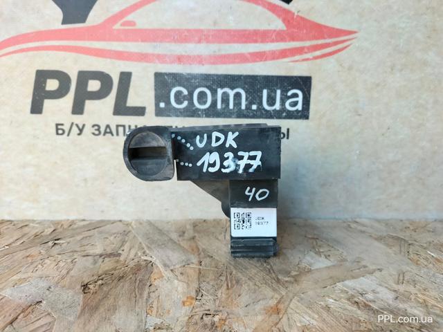 Кронштейн кріплення крила переднього правого, передній 51117030620 BMW