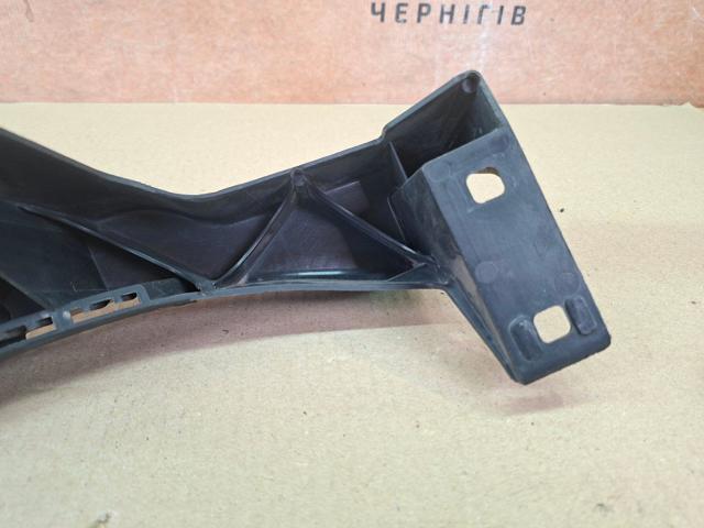 Кріплення фари передньої, правої 51117154724 BMW