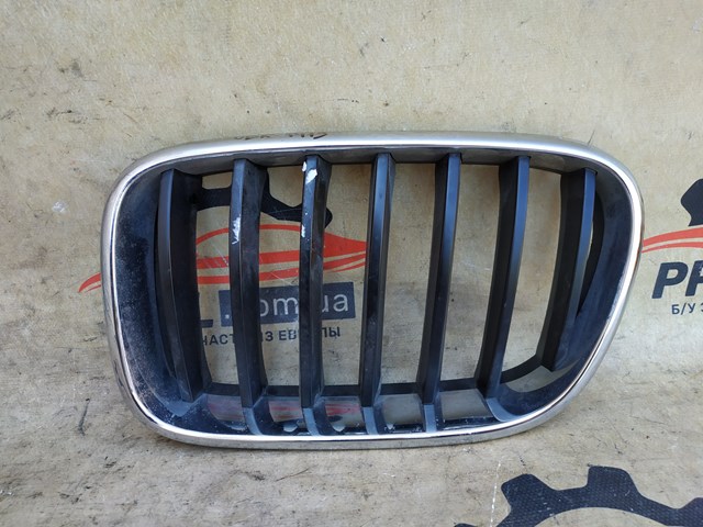 Решітка радіатора ліва 51117210725 BMW