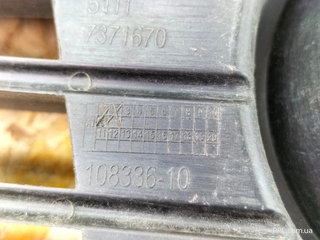 Решітка переднього бампера, права 51117371670 BMW