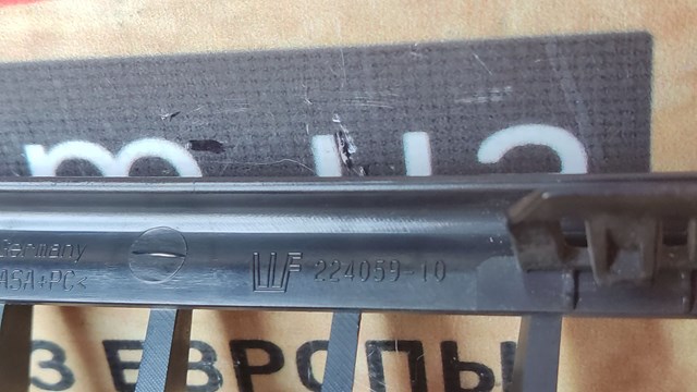 Решітка радіатора права 51137120008 BMW