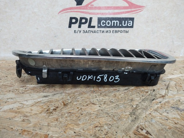 Решітка радіатора права 51137200728 BMW