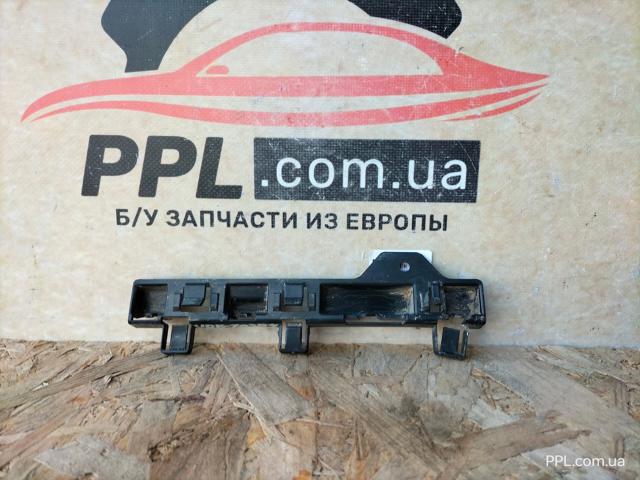 Кронштейн зовнішньої накладки порога правого 51777240874 BMW