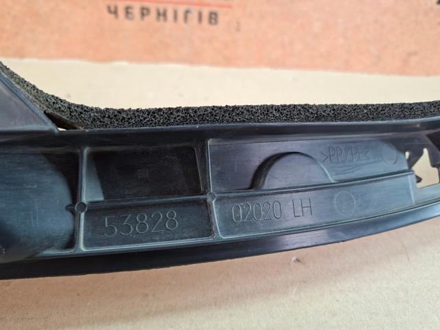 Накладка переднього лівого крила 5382802020 TOYOTA