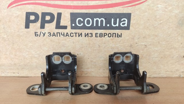 Петля заднтої двері, лівої 55177030AD CHRYSLER