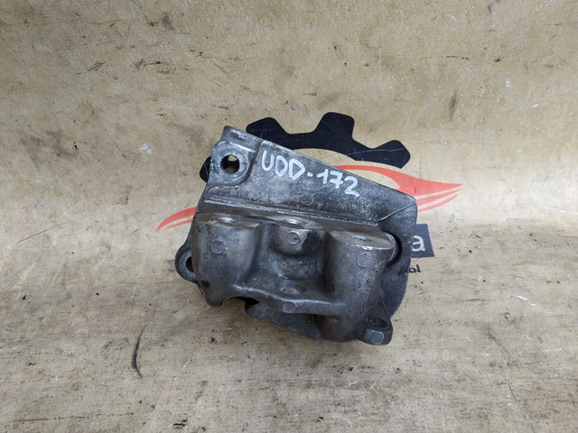 Кронштейн подушки (опори) двигуна, правої 55195032 FIAT
