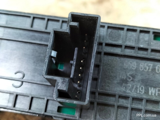 Кнопковий блок керування склопідіймачами передній лівий 5G0959857G VAG