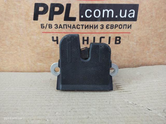Замок задніх дверей 5G6827505 VAG