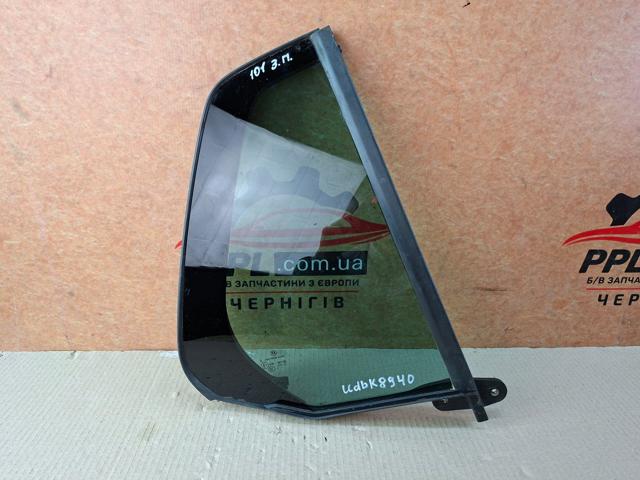 Задня кватирка права 5G6845214 VAG