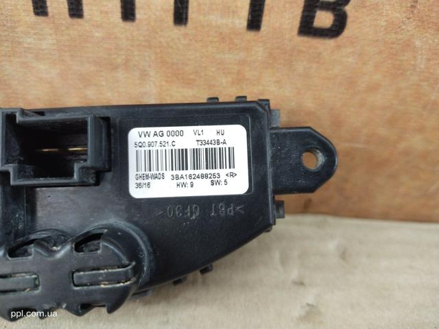 Регулятор оборотів пічки 5Q0907521C VAG