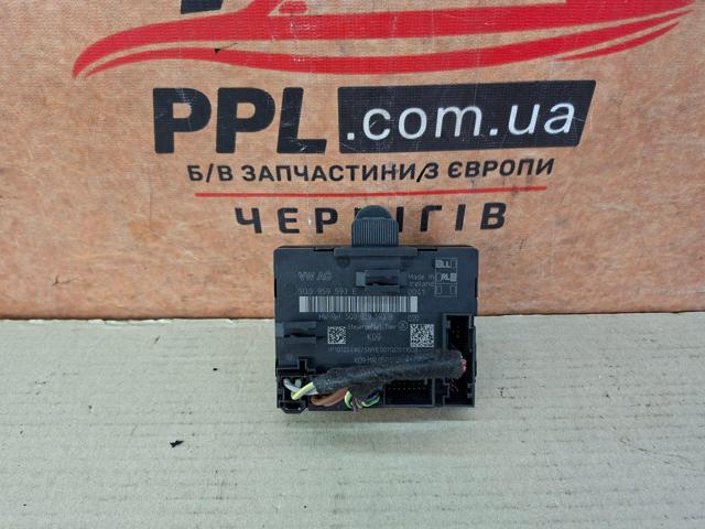 Блок комфорту передніх дверей 5Q0959593E VAG