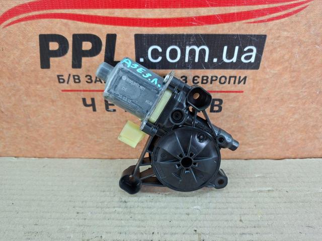 Моторчик склопідйомника двері задніх, лівих 5Q0959801 VAG