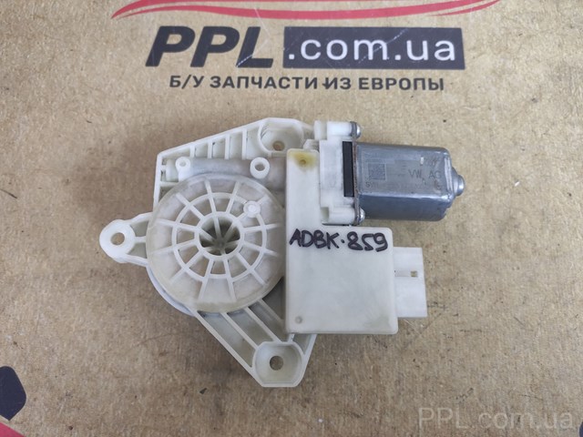Двигун стеклопод'емника двері задньої, правої 5Q4959812A VAG