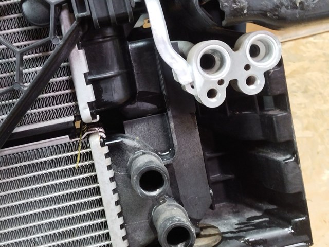 Супорт радіатора в зборі/монтажна панель кріплення фар 6C0805588H VAG