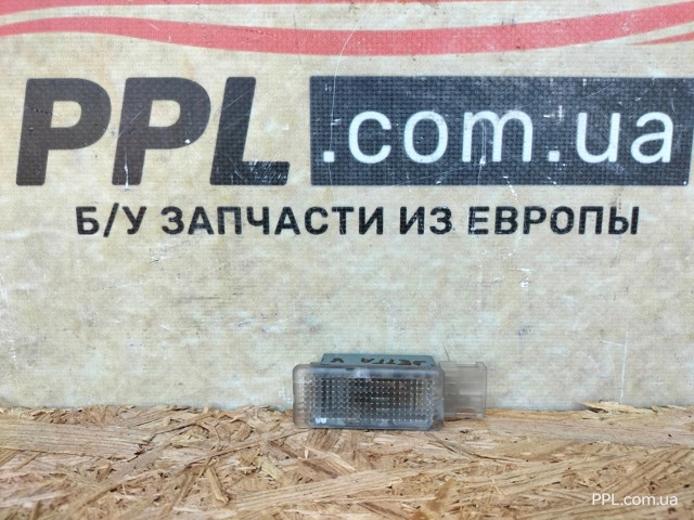Плафон підсвічення бардачка 6L0947565 VAG