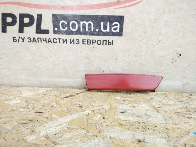 Правий катафот бампера 6L6945106 VAG