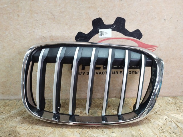 Решітка радіатора ліва 7383365 BMW