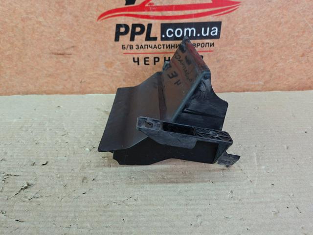 Переднє ікло бампера 7450B022 MITSUBISHI