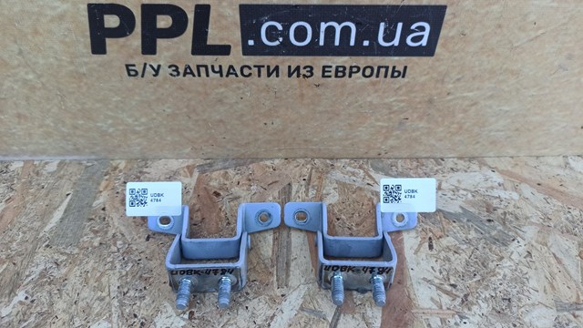 Петля третіх/п'ятих дверей 797702L200 HYUNDAI