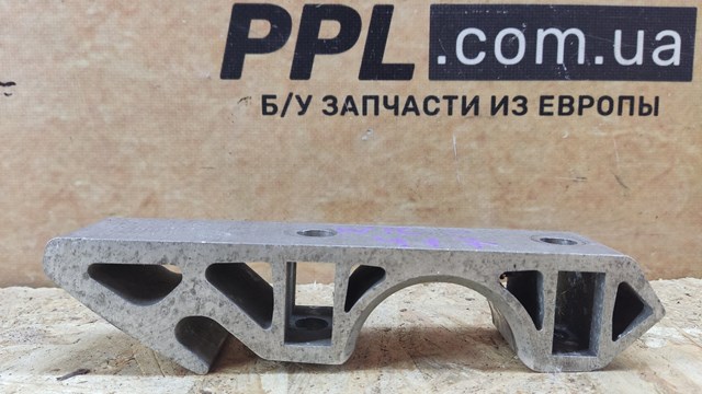 Кронштейн кріплення переднього стабілізатора 7L0411063B VAG