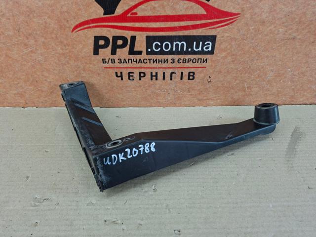 Кріплення бамера ліве 7L6807861 VAG