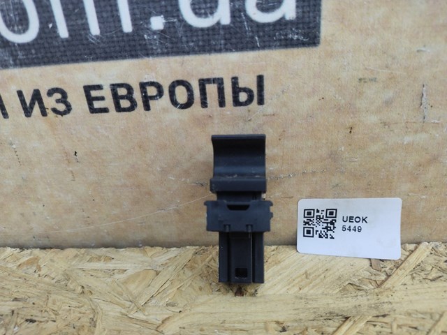 Кнопка підйомника переднього правого скла 7L6959855B VAG