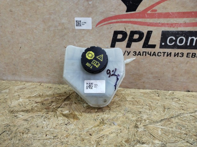 Бачок головного гальмівного циліндру 7P0611303A PORSCHE