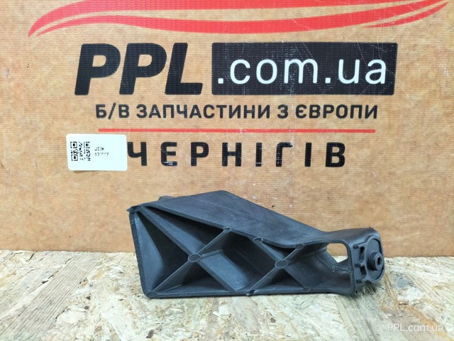 Кріплення бамера ліве 7P6807045 VAG