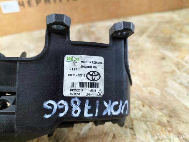 Туманка права 8121002110 TOYOTA
